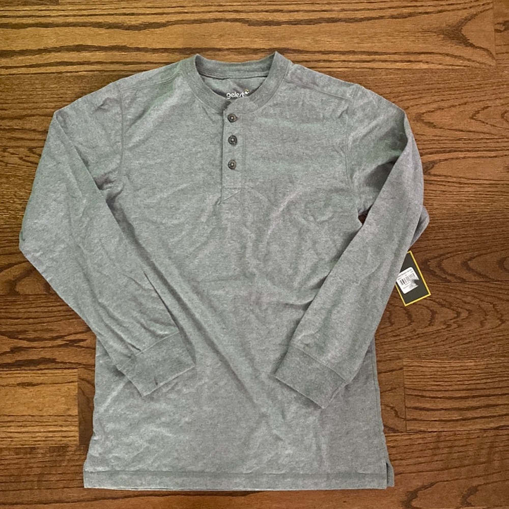 Men’s medium gray henley shirt